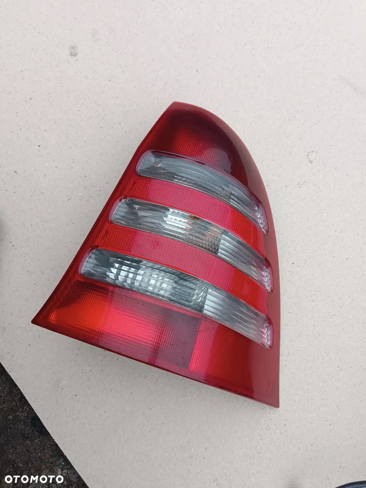 LAMPA TYŁ TYLNA PRAWA MERCEDES BENZ W203 KOMBI A2038201264 - 1