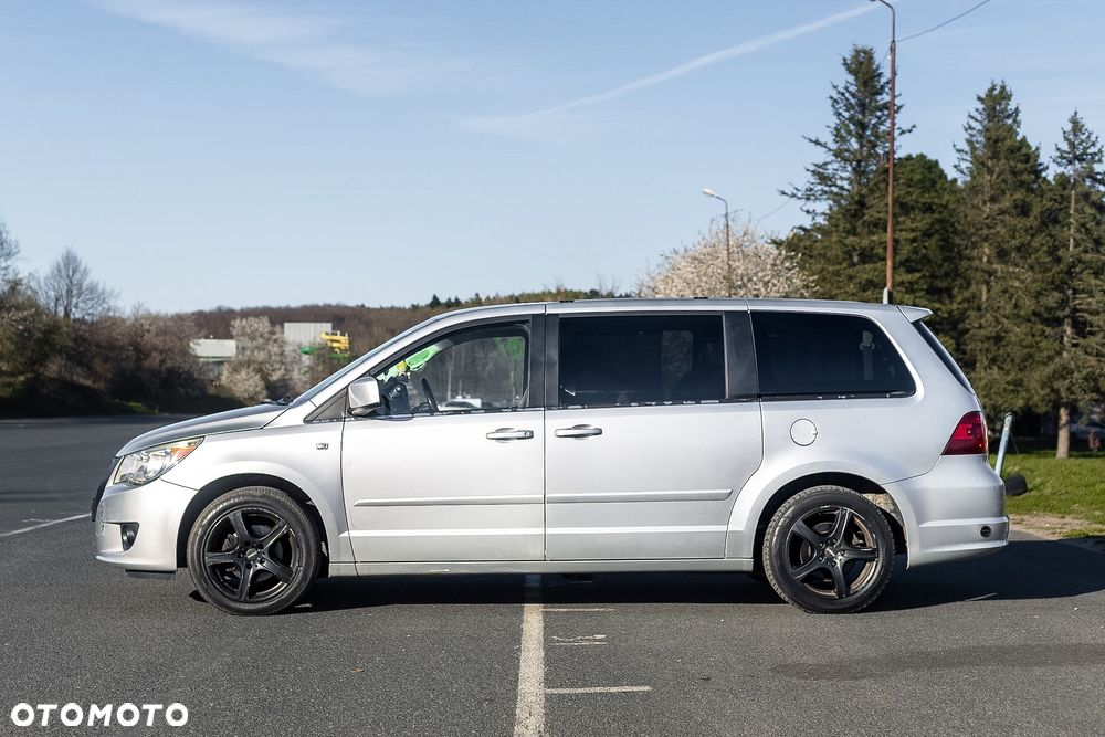 Volkswagen Routan - 4
