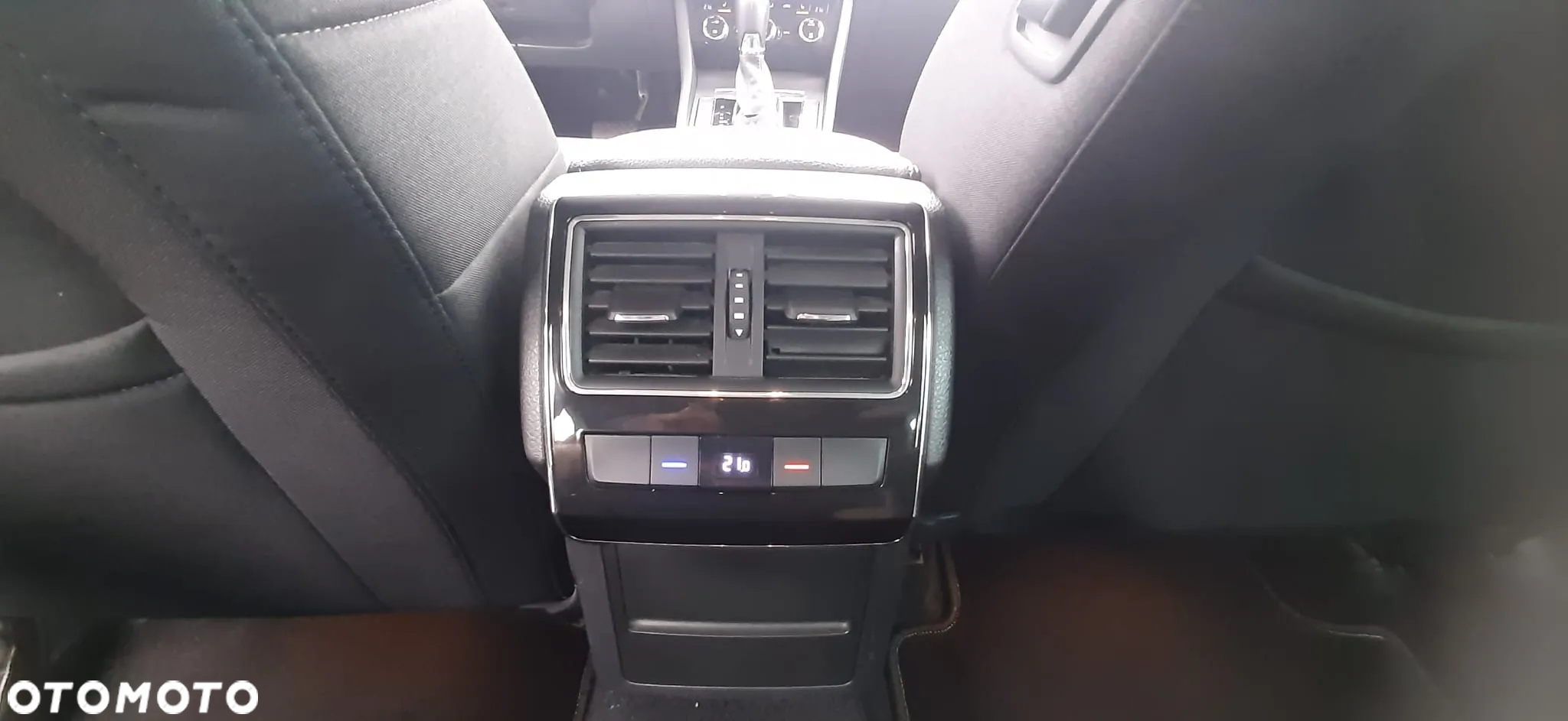 Skoda Superb 2.0 TDI DSG Ambition - 11