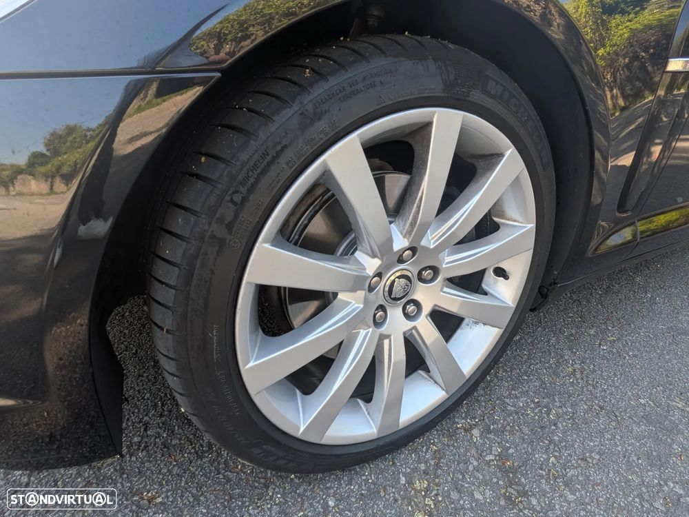 Jaguar XF 2.7 D V6 Premium Luxury - 23