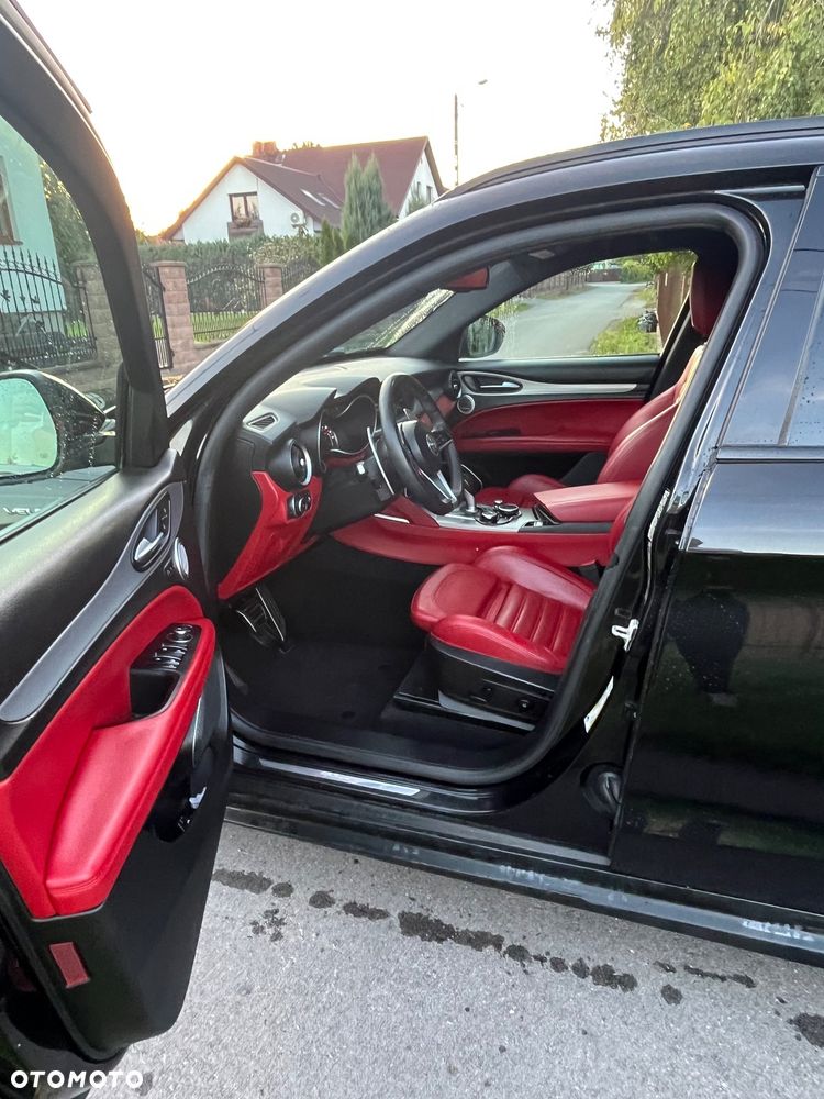 Alfa Romeo Stelvio 2.0 Turbo Veloce TI Q4 - 32
