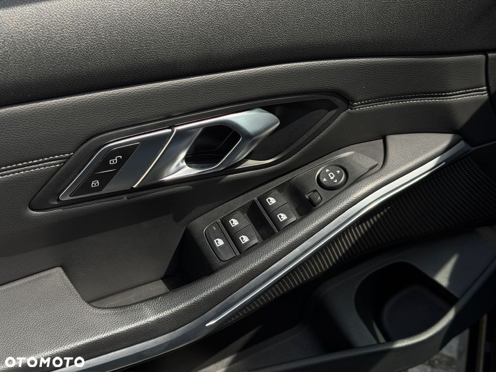 BMW Seria 3 330i Sport Line - 16
