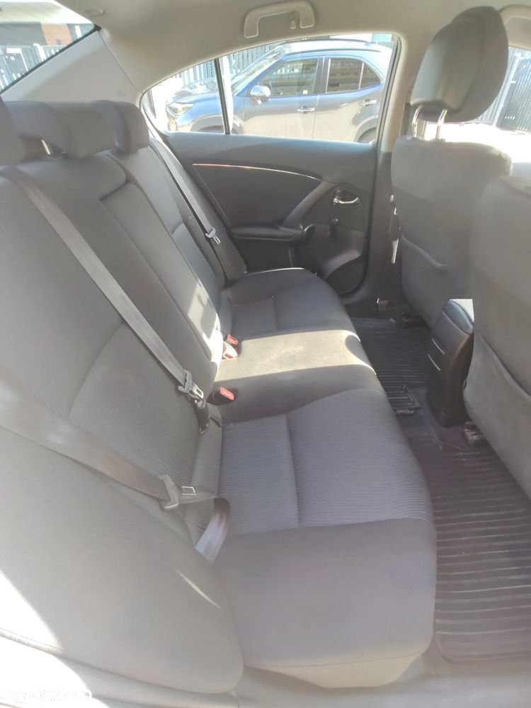 Toyota Avensis 1.6 Luna - 7