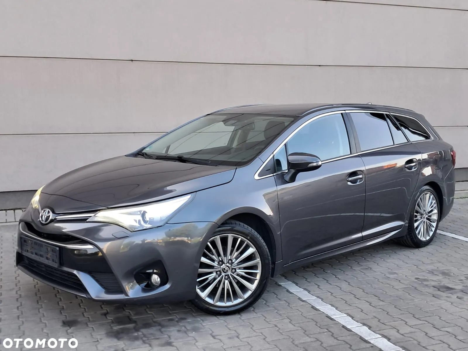 Toyota Avensis Combi 1.8 Business Edition - 10