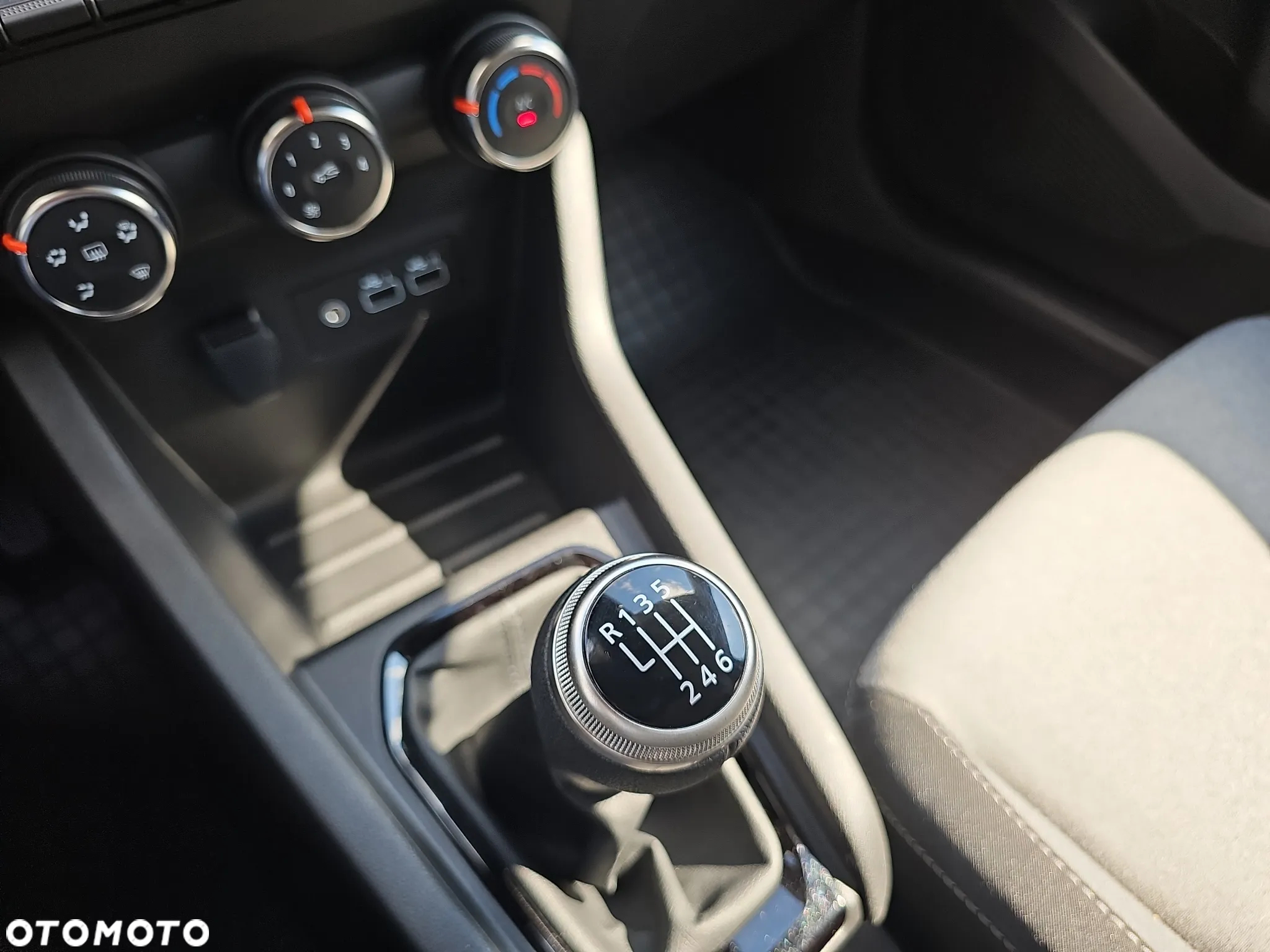 Renault Clio 1.0 TCe Evolution - 21