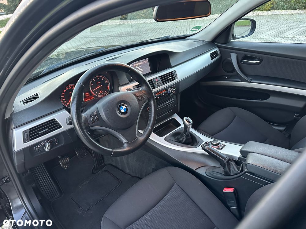 BMW Seria 3 320i Edition Exclusive - 18