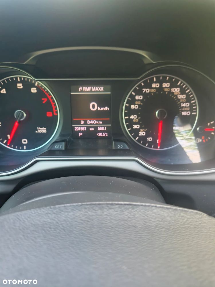Audi A4 Limousine - 8