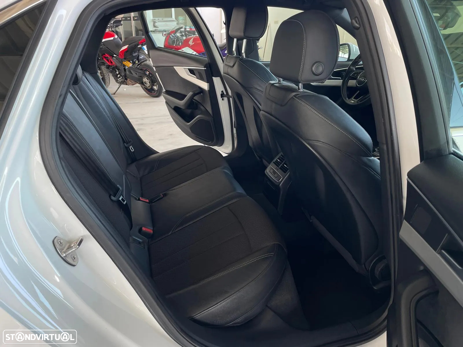 Audi A4 2.0 TDI S-line S tronic - 39