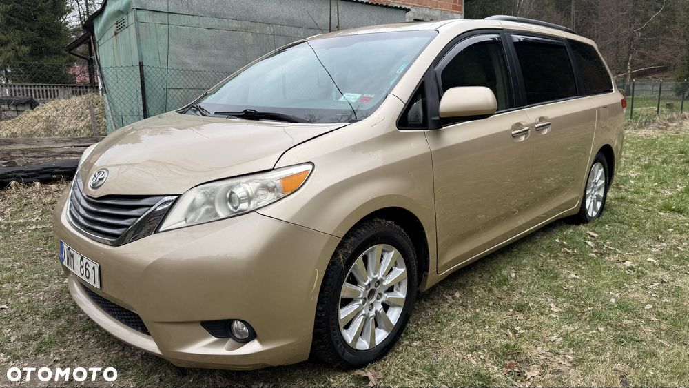 Toyota Sienna - 3