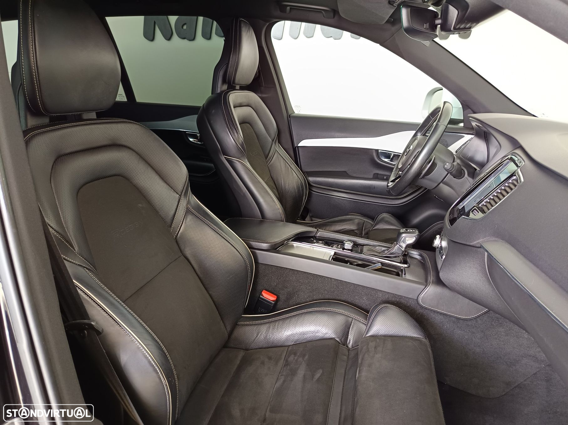 Volvo XC 90 2.0 D4 R-Design - 36