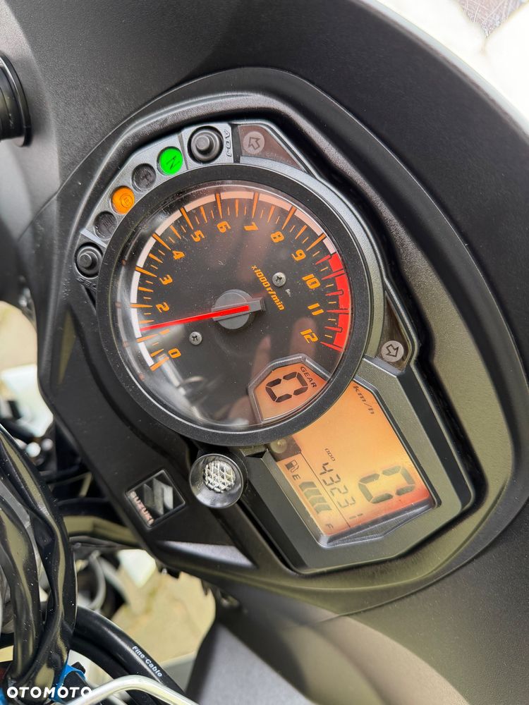 Suzuki GSX - 36