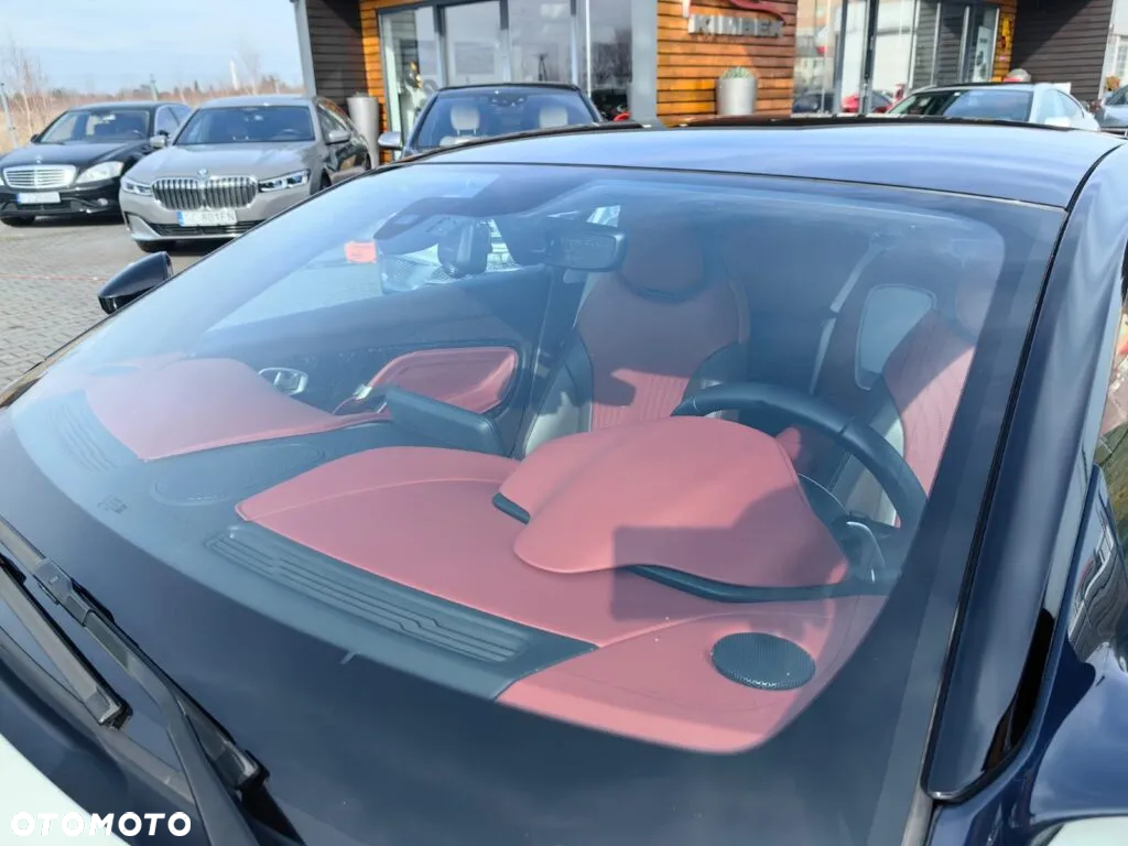 Aston Martin DB11 V8 Coupe - 12