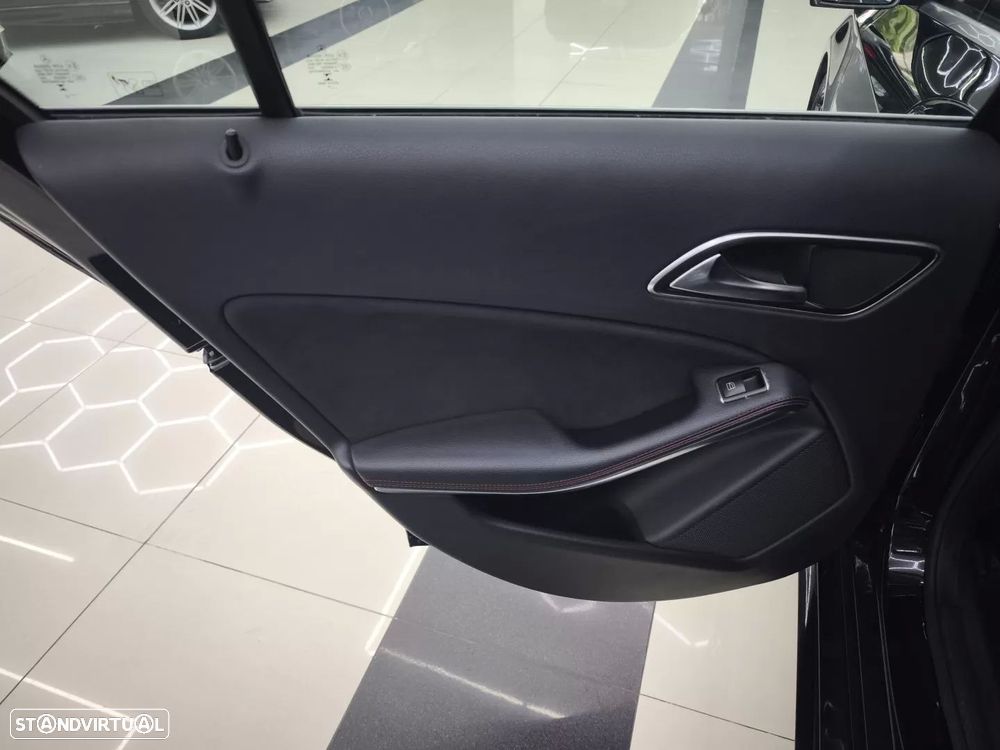 Mercedes-Benz A 180 d AMG Line - 37