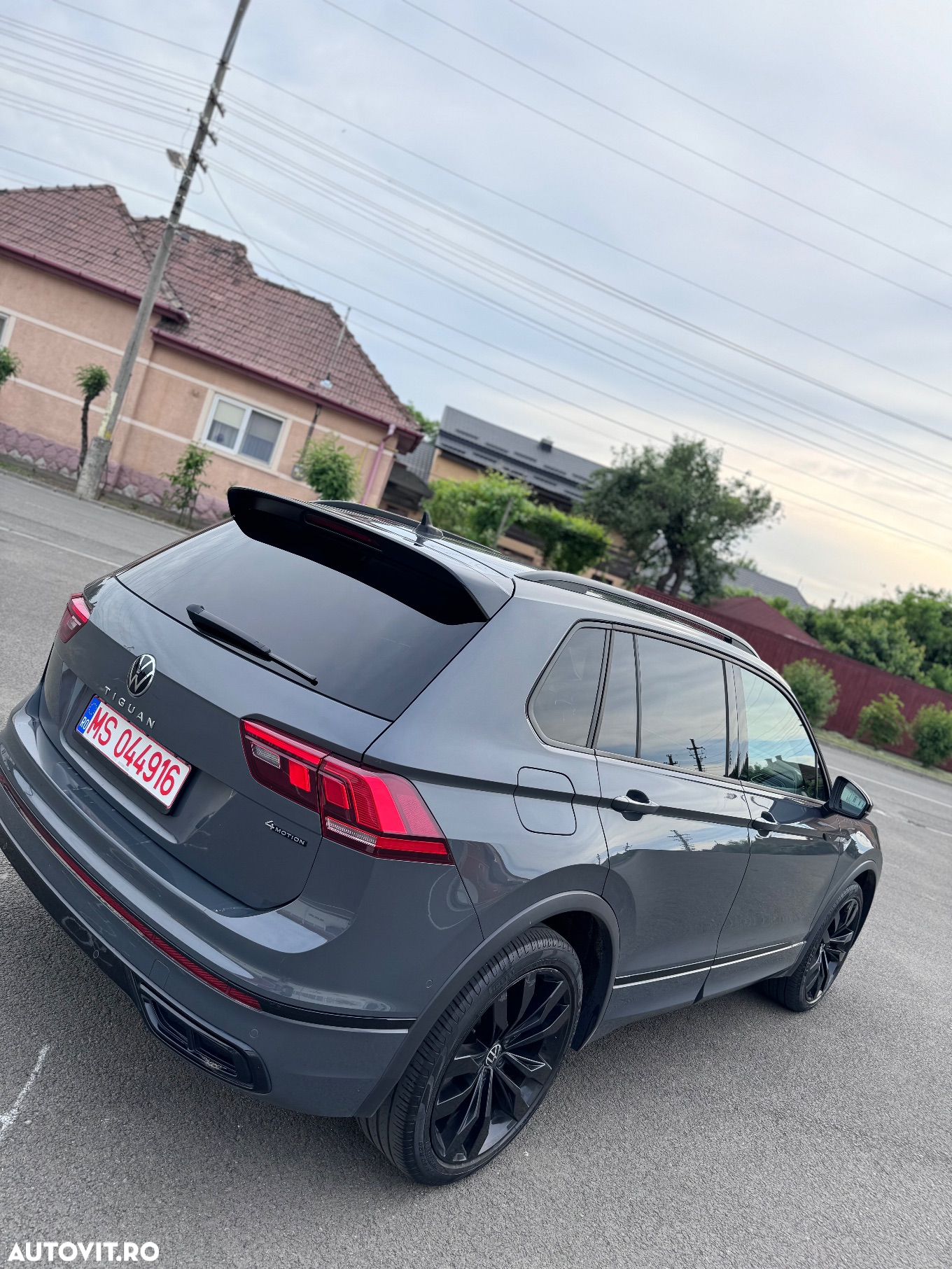 Volkswagen Tiguan 2.0 TDI SCR DSG 4Motion R-Line - 3