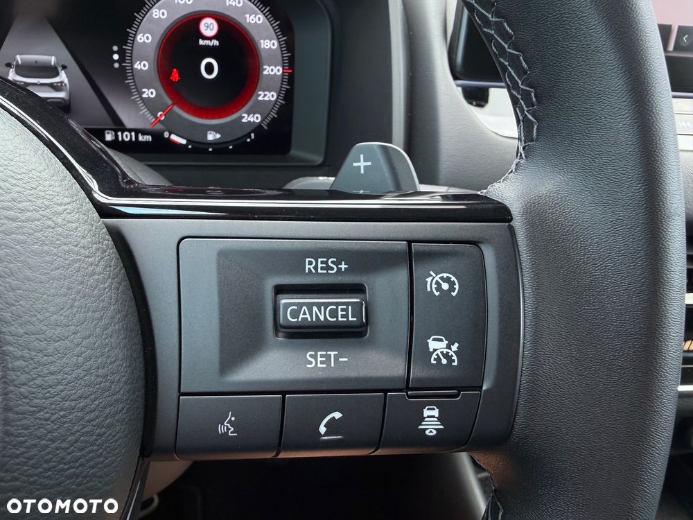 Nissan Qashqai 1.3 DIG-T DCT N-CONNECTA - 25