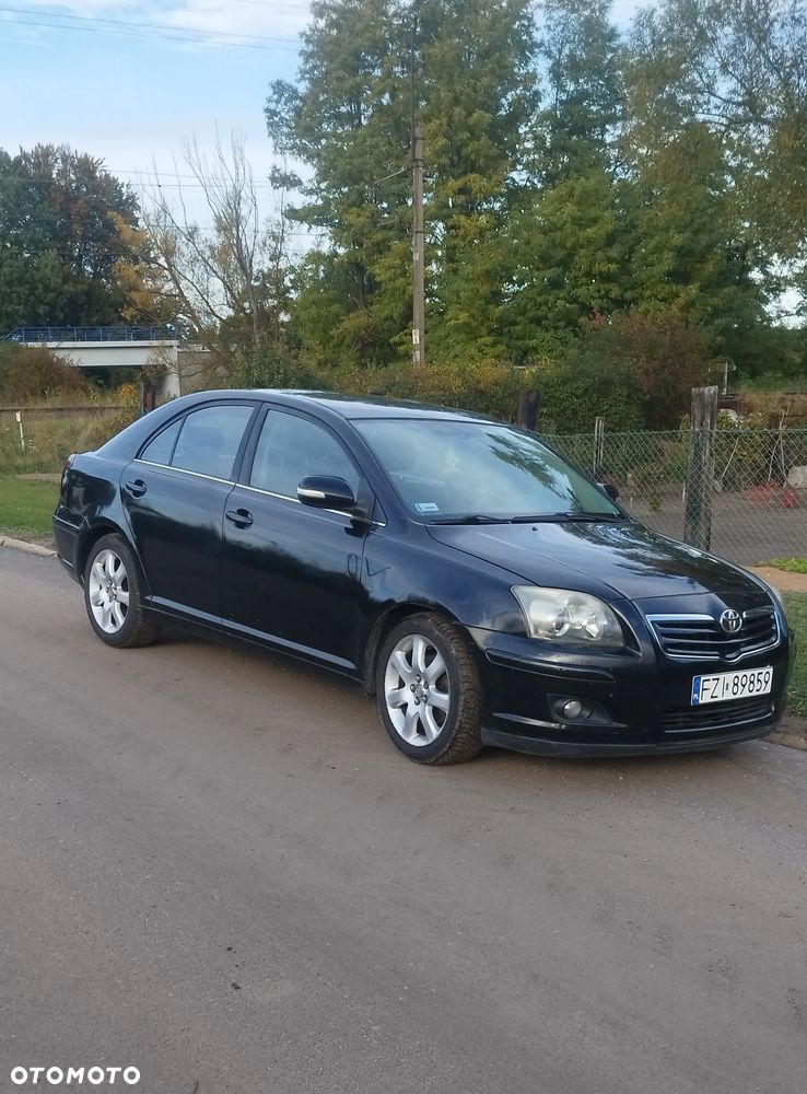 Toyota Avensis - 1