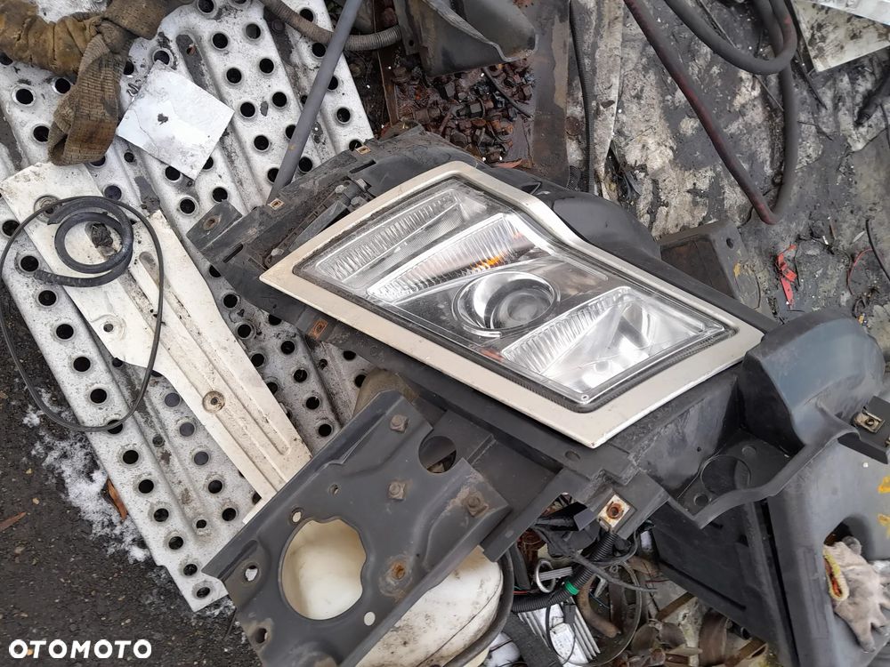 volvo fh lampa prawa z ucwytem