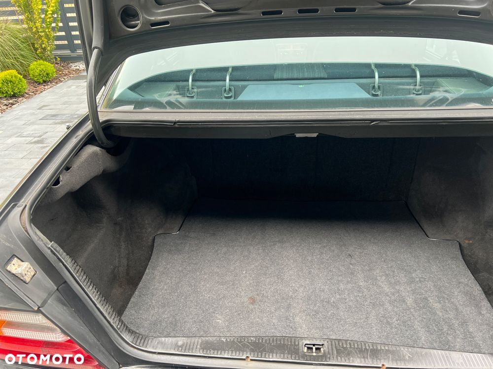 Mercedes-Benz W124 (1984-1993) - 11