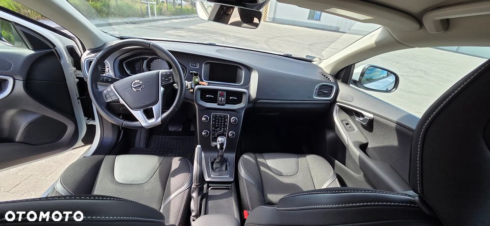 Volvo V40 T3 Drive-E Momentum - 12