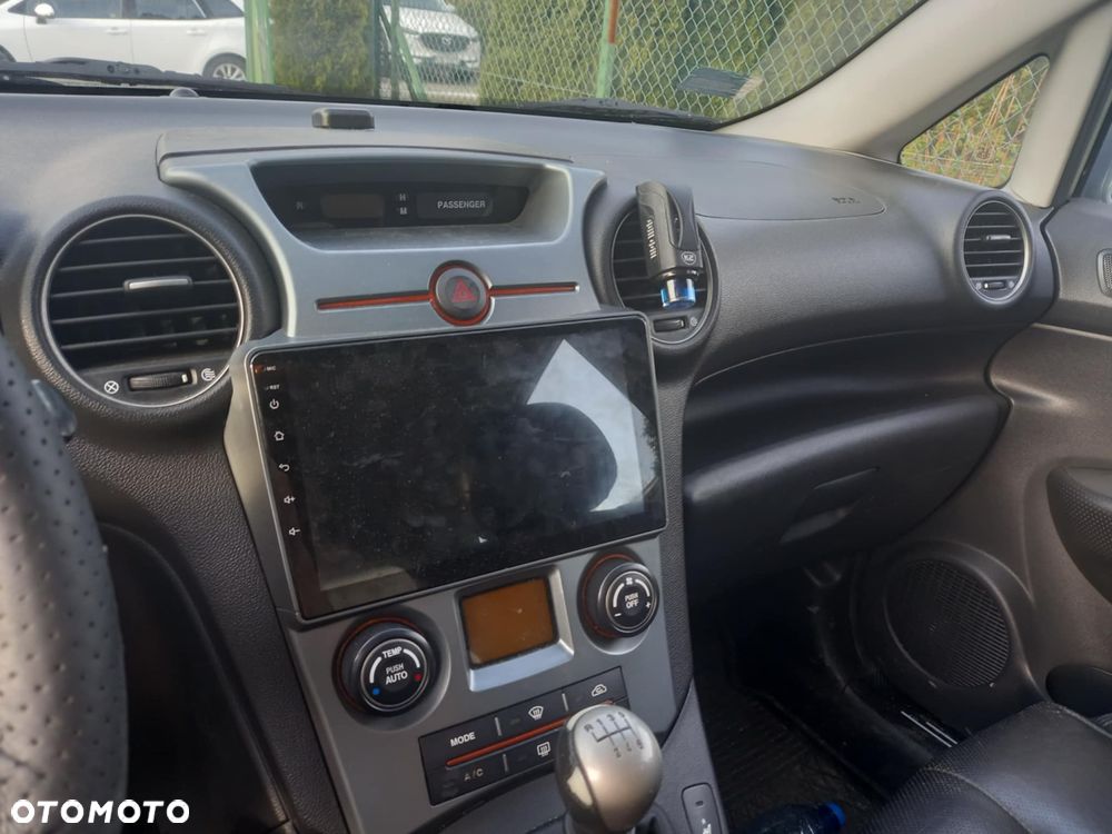 Kia Carens - 9