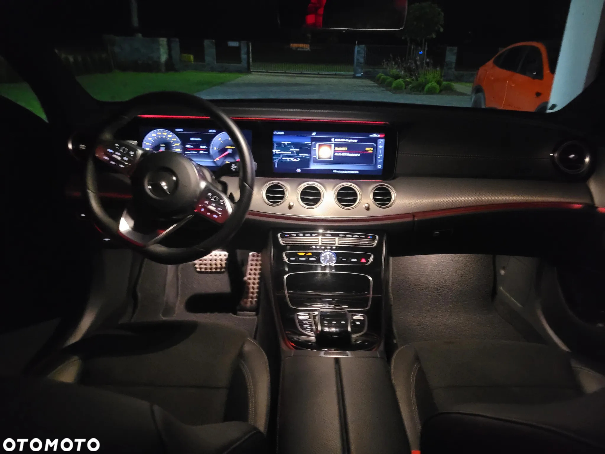 Mercedes-Benz Klasa E 220 d 4-Matic 9G-TRONIC - 24