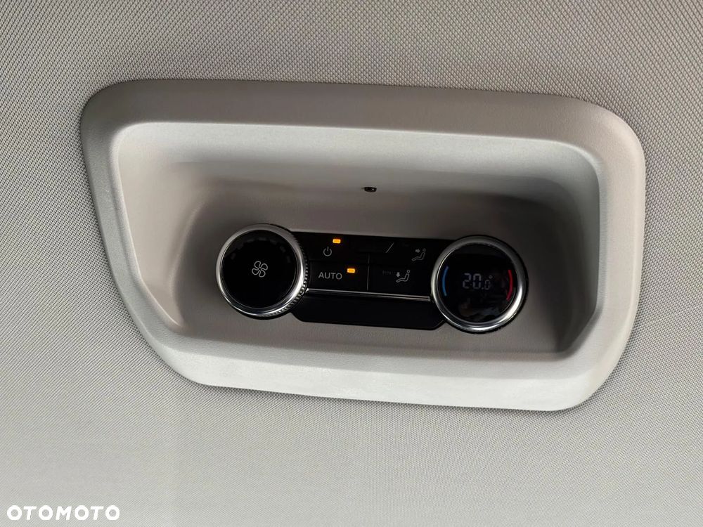 Volkswagen Caravelle - 31