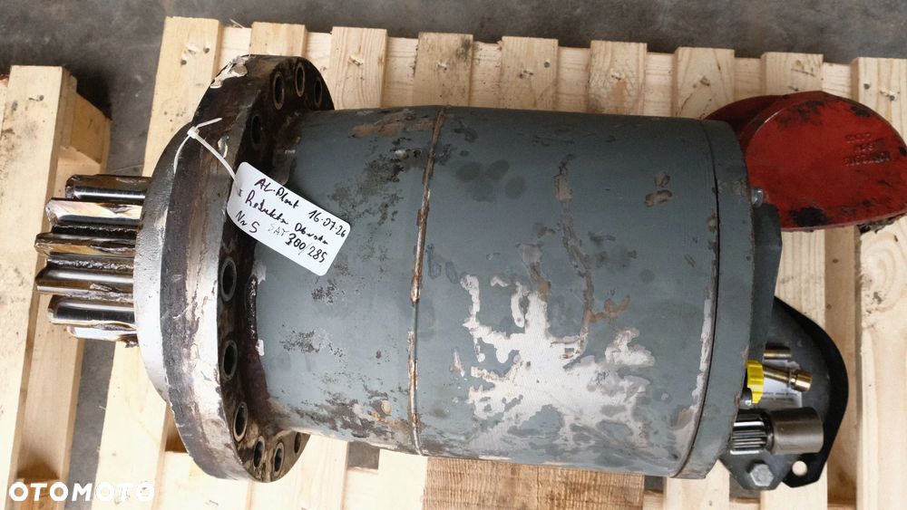 reduktor SAT 300/285 obrotu do koparki liebherr  miedzy innymi LH40 ,LH50 - 1