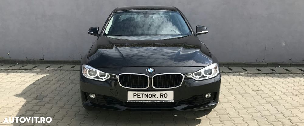 BMW Seria 3 320i Aut. - 12