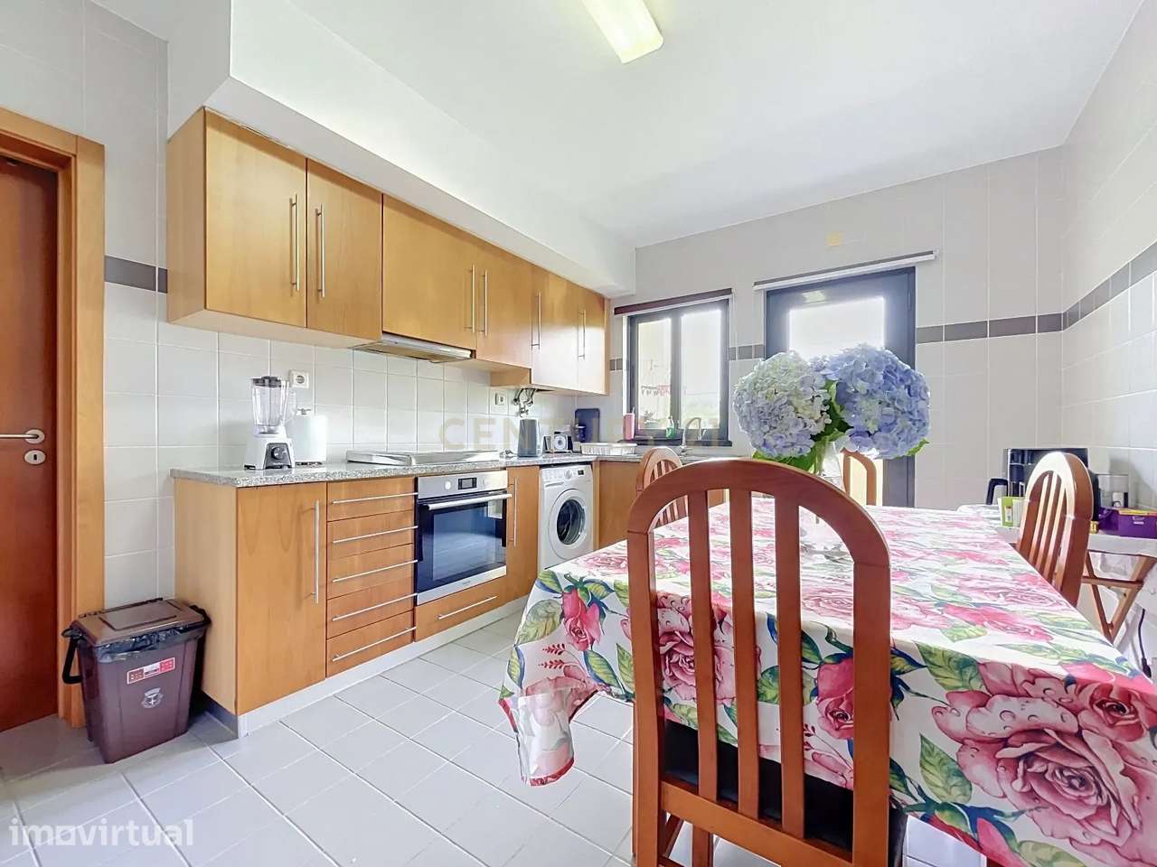 Apartamento T2 com Varandas, Excelentes Áreas e Zona de Lazer Privativ - Grande imagem: 4/15