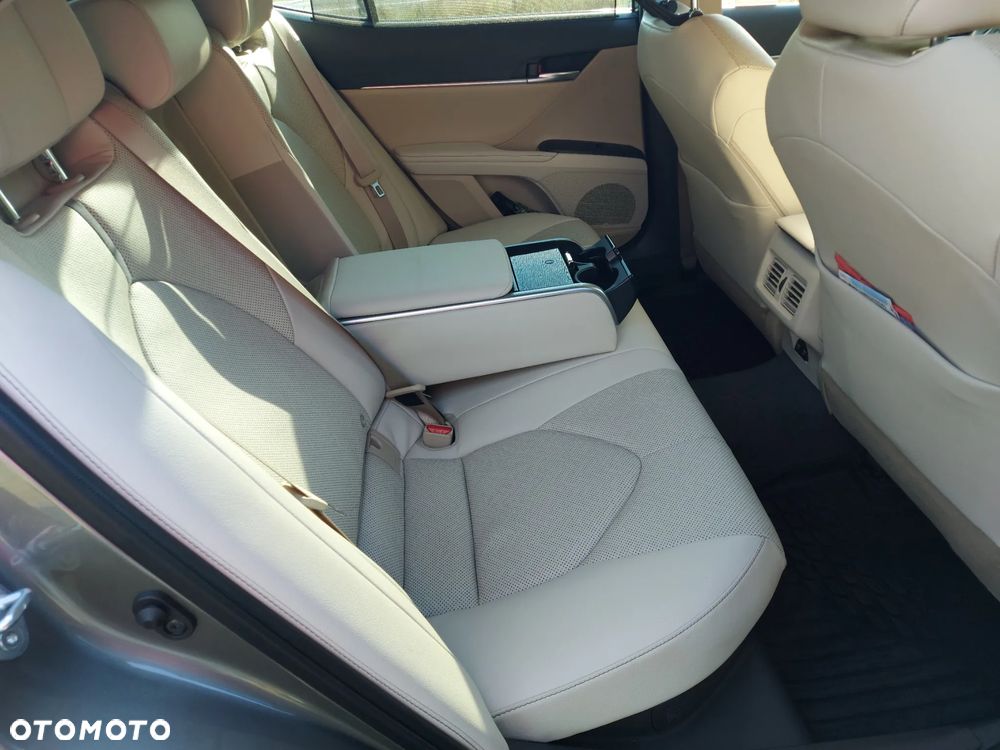 Toyota Camry 2.5 Hybrid Executive CVT - 4