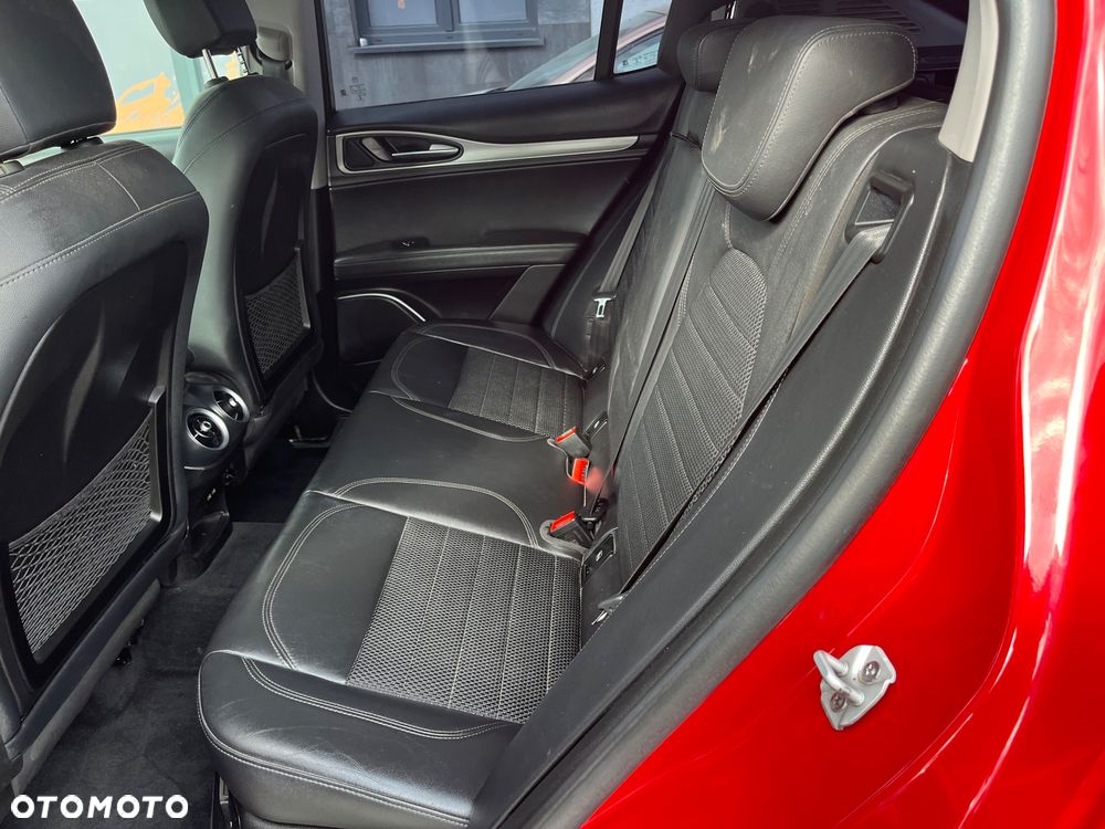Alfa Romeo Stelvio - 12
