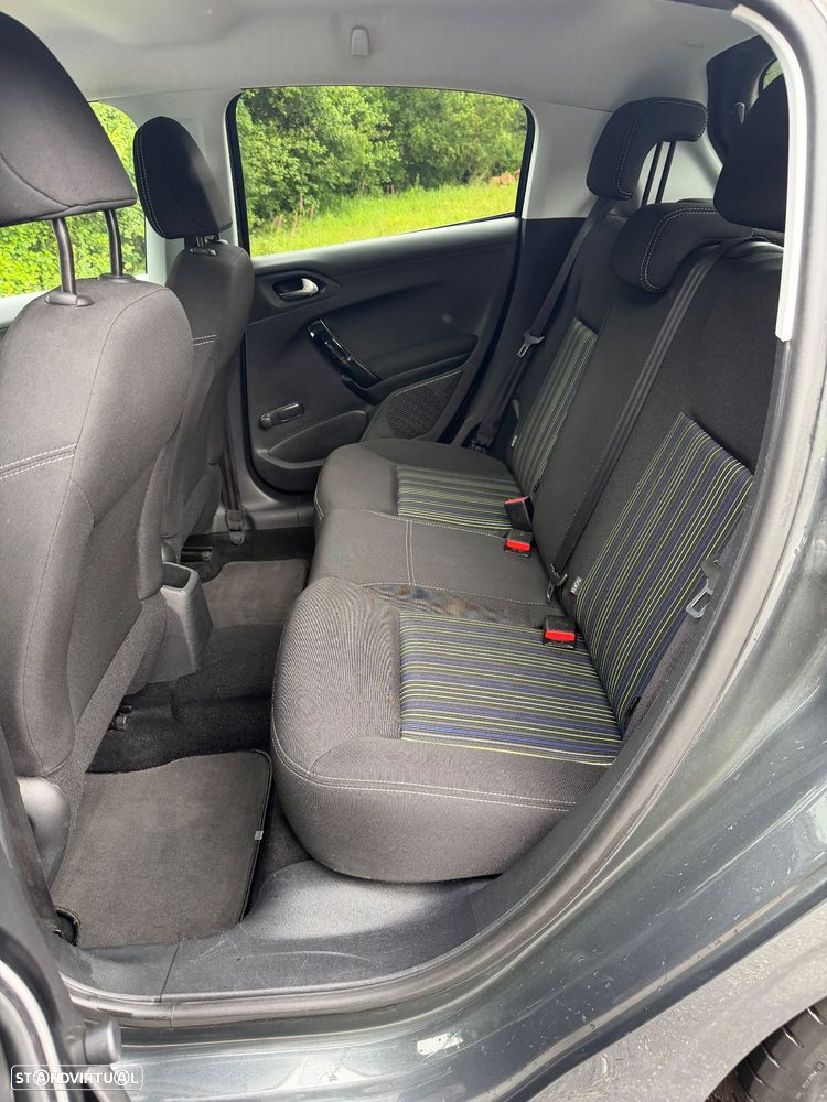 Peugeot 208 1.2 VTi SE Style - 20