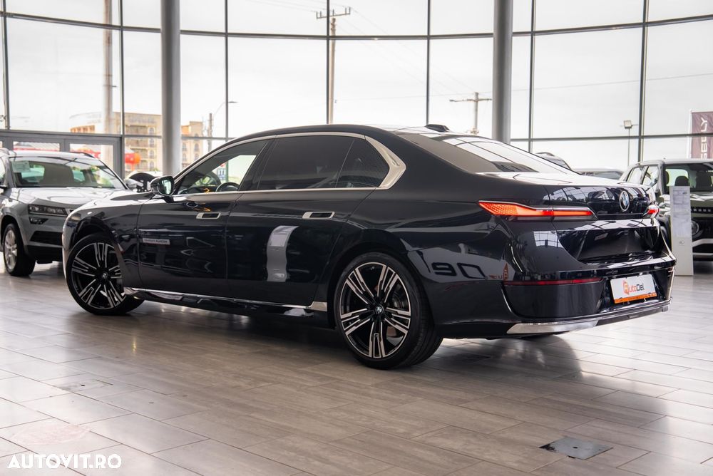 BMW Seria 7 740d xDrive MHEV - 13
