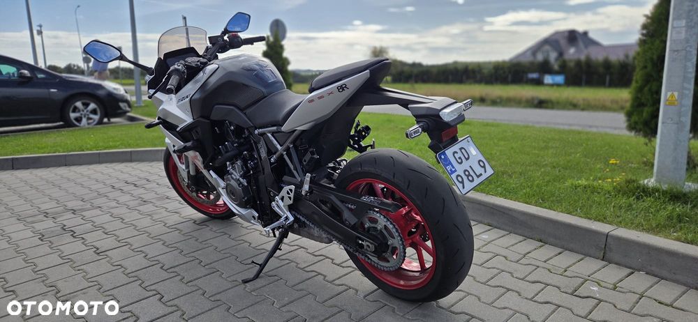 Suzuki GSX - 6