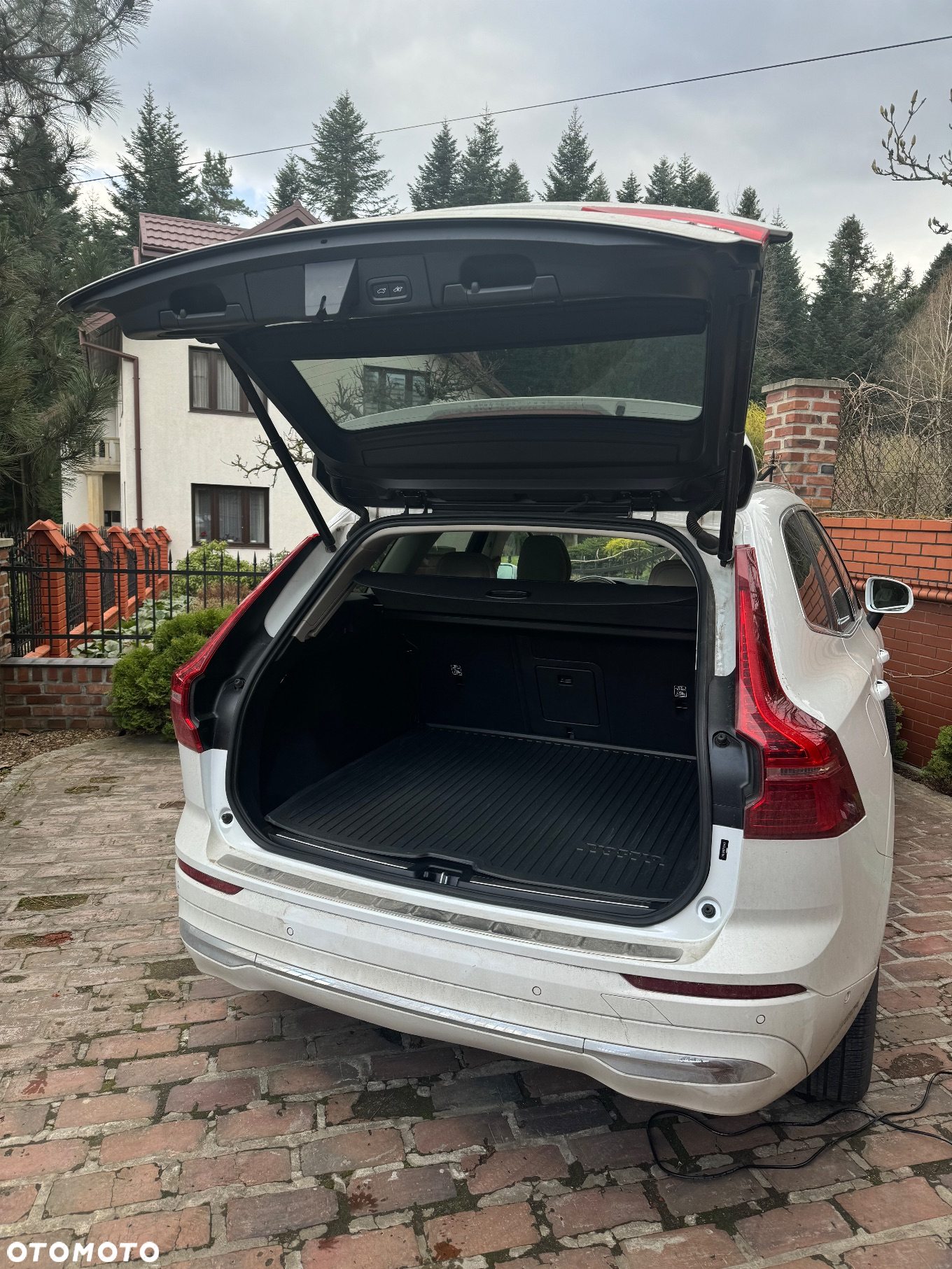 Volvo XC 60 B5 B AWD Plus Bright - 24