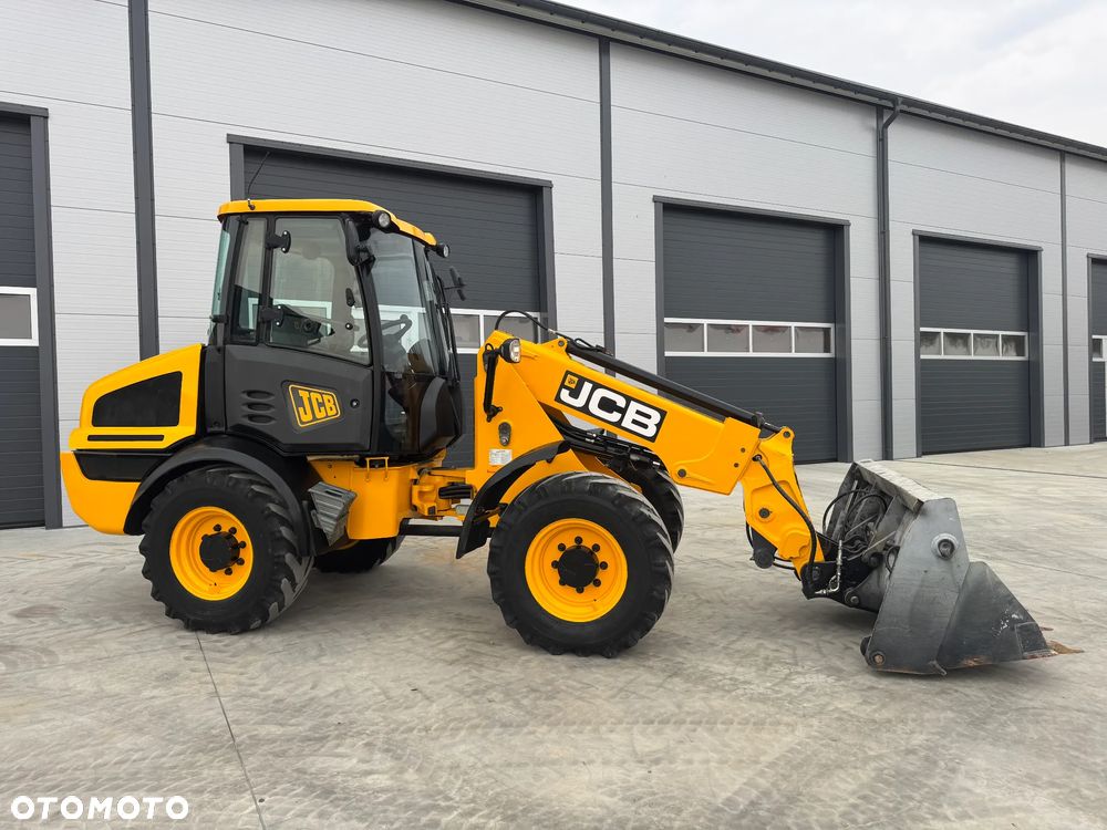JCB ŁADOWARKA TELESKOPOWA TM220 T4A STAN JAK NOWY - 4