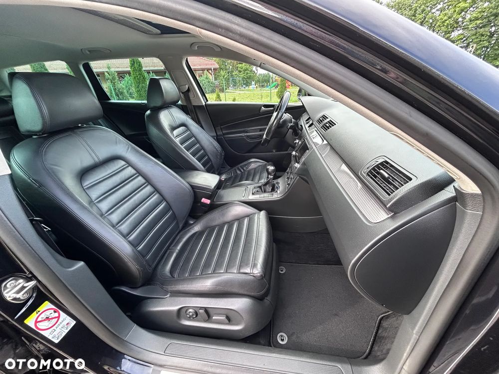 Volkswagen Passat Variant 2.0 TDI DPF R-Line Edition Plus - 15