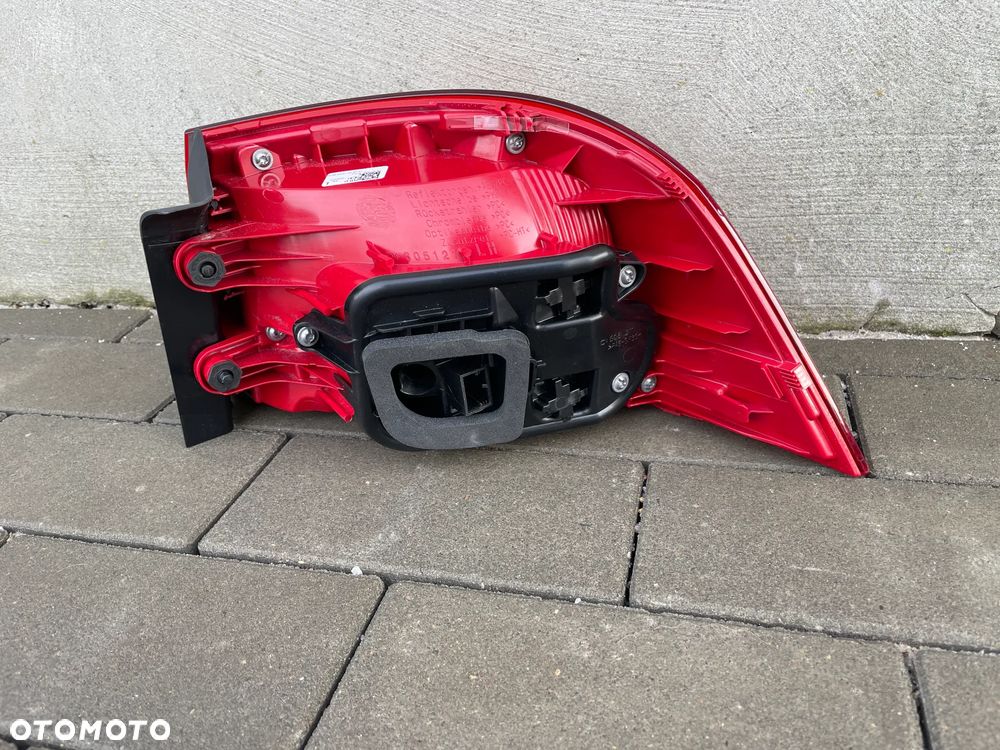 LAMPA TYLNA LEWA VW PASSAT B7 KOMBI  2010-2015 - NOWA ULO - 2
