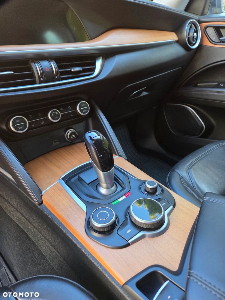 Alfa Romeo Stelvio - 16