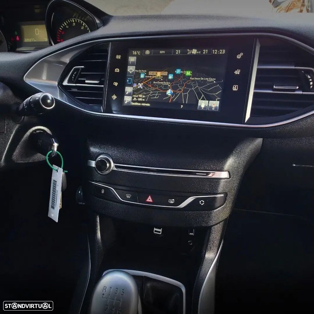 Peugeot 308 1.6 BlueHDi Allure J17 - 12