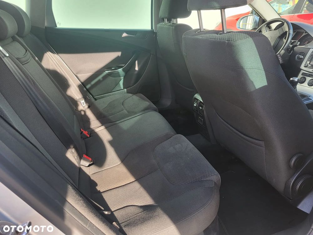 Volkswagen Passat 2.0 TDI DPF Comfortline - 8