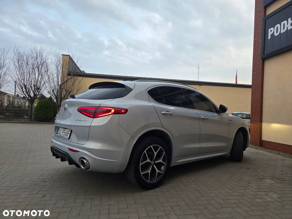 Alfa Romeo Stelvio 2.0 Turbo 16V AT8-Q4 Veloce - 9