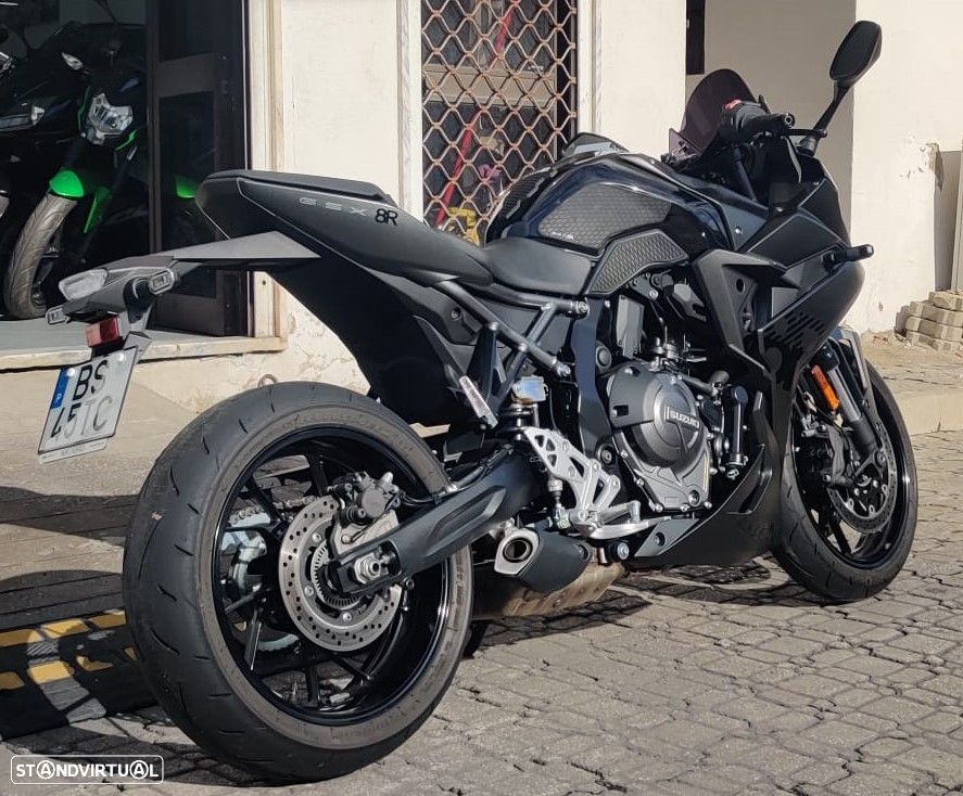 Suzuki GSX 8 R - 8