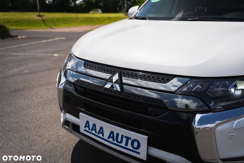 Mitsubishi Outlander - 10