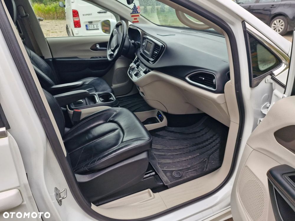 Chrysler Pacifica - 9