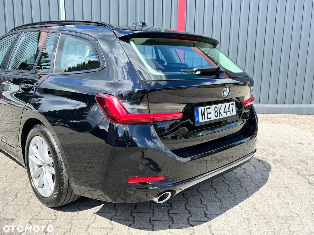 BMW Seria 3 318d mHEV - 35