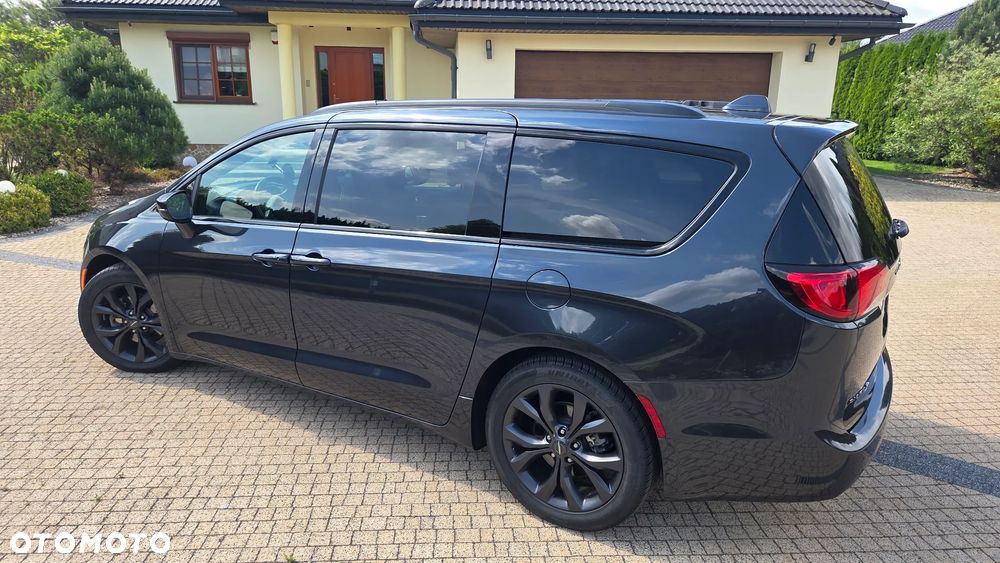 Chrysler Pacifica - 7