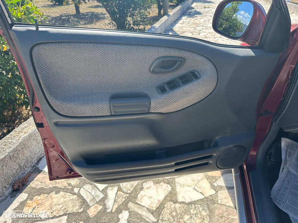 Suzuki Grand Vitara Metal Top 2.0 TDi - 12