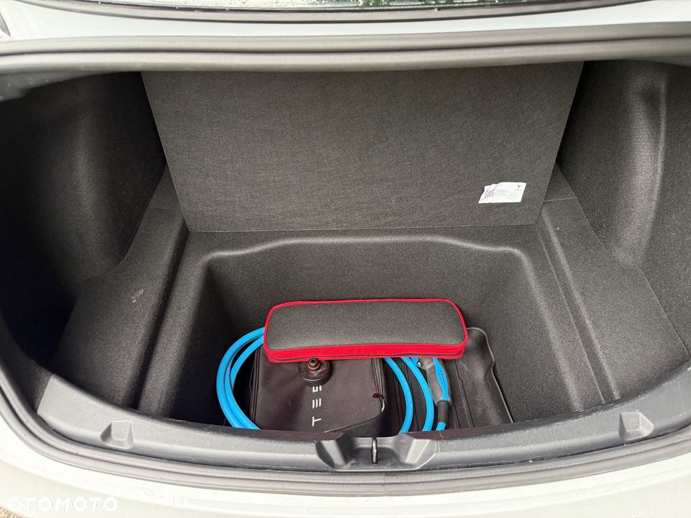Tesla Model 3 Standard Range Plus - 9