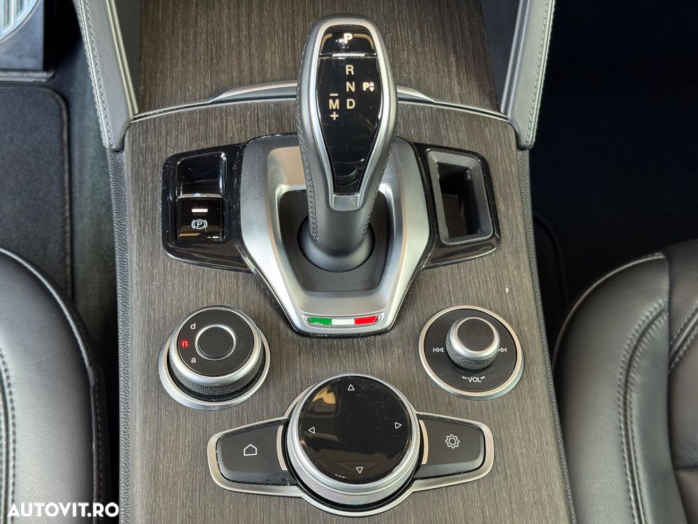 Alfa Romeo Stelvio 2.0 Turbo AWD AT8 Estrema - 22